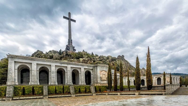 El PSOE anuncia una reforma de la Ley de Memoria Histórica para sacar los restos de Franco del Valle de Caídos