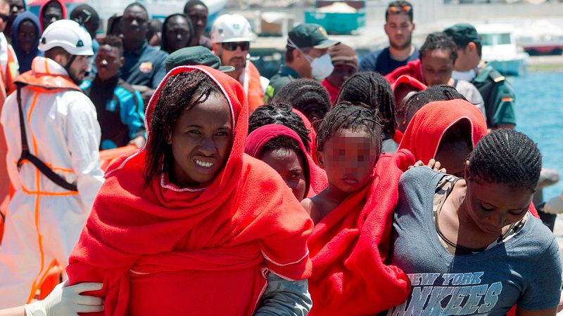 Casi mil personas rescatadas de 69 pateras en las costas andaluzas desde el viernes