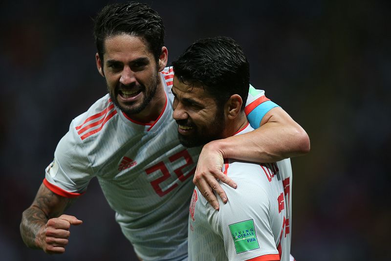 España encamina los octavos con la certeza de Isco y Costa