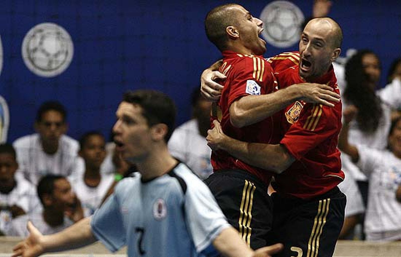 España vence a Uruguay por 3-0 | Ver
