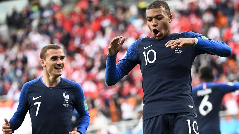 Mbappé mete a Francia en octavos y apea a Perú de la Copa del Mundo