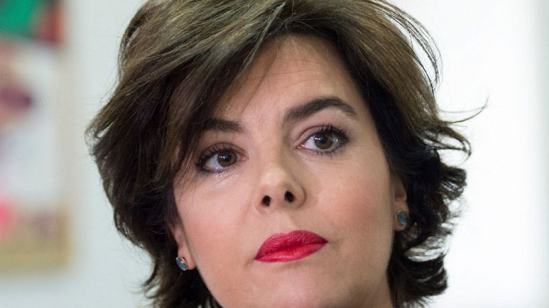 Santamaría contesta a Cospedal y subraya que ella también ha "dado la cara" por el PP desde el Gobierno