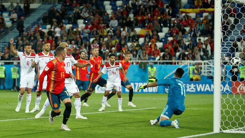 España pasa como primera gracias al VAR