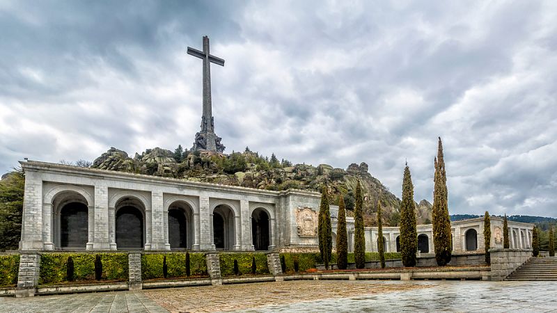 El Gobierno prevé exhumar en julio los restos de Franco del Valle de los Caídos