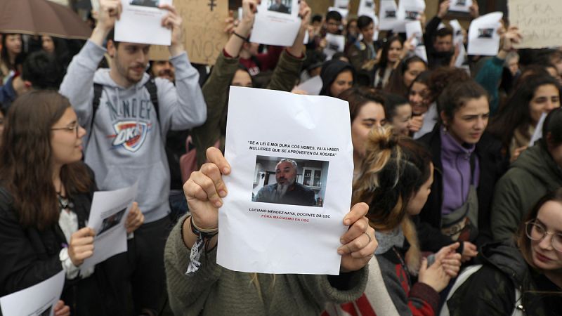 Detenido el profesor de la Universidad de Santiago que apoya a 'La Manada' por agredir a dos policías