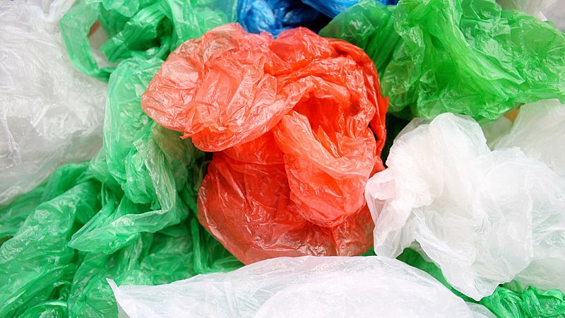 Las bolsas de plástico más ligeras dejan de ser gratuitas el 1 de julio