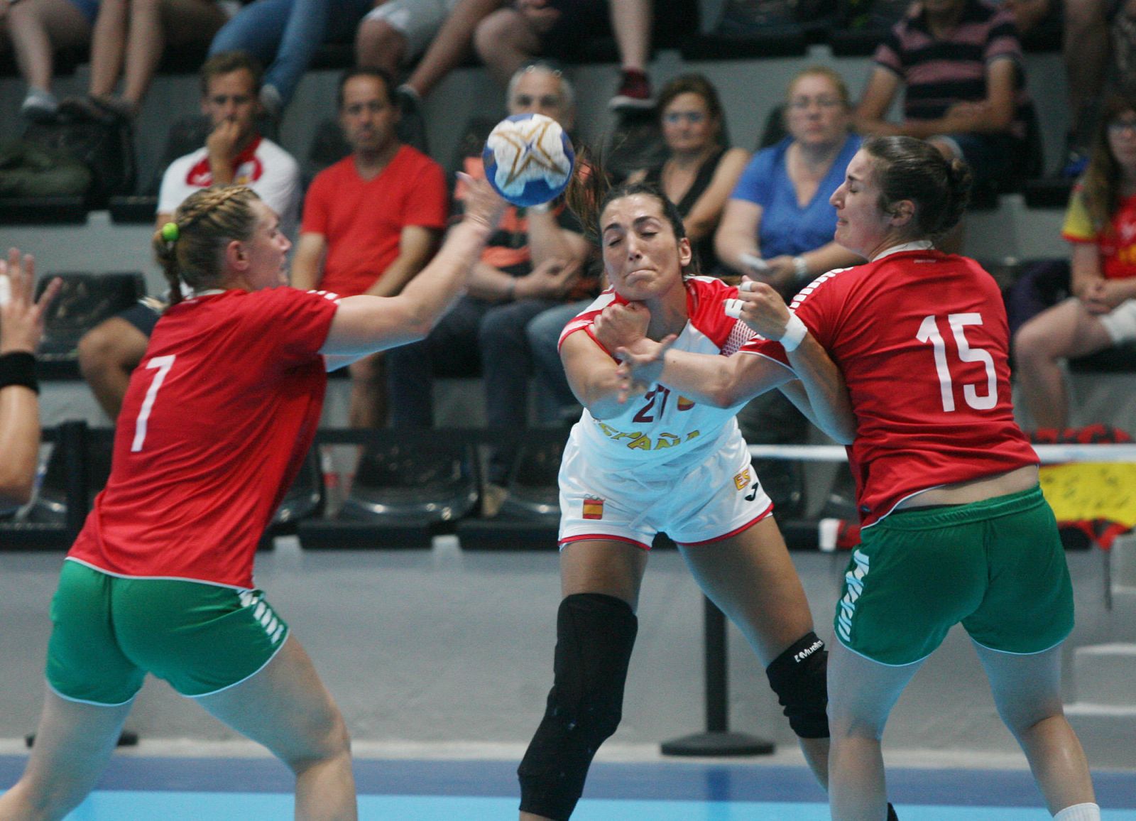 Las guerreras se llevan el oro al imponerse a Montenegro