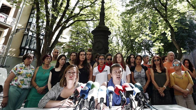 Las feministas de Pamplona rechazan que las mujeres vistan de negro en el chupinazo