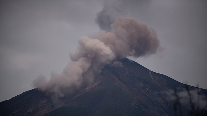 Las autoridades de Guatemala elevan a 332 los desaparecidos por el volcán de Fuego