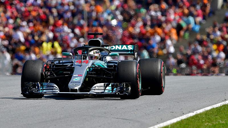 Hamilton reclama a Vettel el liderato en casa
