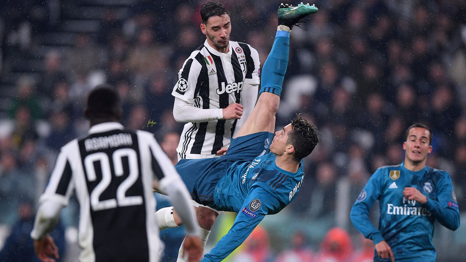 Los rumores sobre el posible fichaje de Cristiano por la Juventus de Turín han disparado los ánimos del fútbol italiano y hasta las acciones del equipo 'bianconero'.