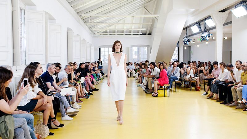 LEXDEUX firma una colección de elegancia y sensualidad contenidas que reinventan el minimalismo