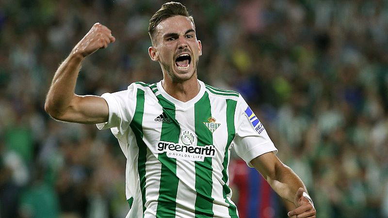 Fabián se marcha al Nápoles y el Valencia admite contactos por Gameiro