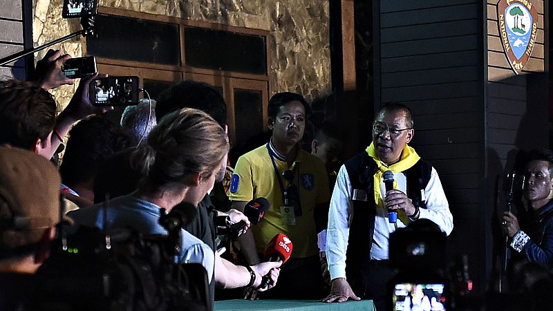 Las autoridades descartan por ahora que los atrapados en la cueva de Tailandia salgan buceando