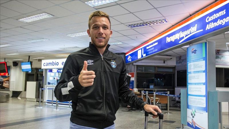 Arthur se despide emocionado del Gremio y anuncia que va al Barça