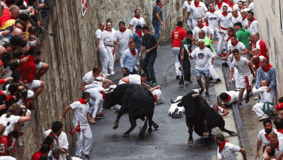 Primer encierro de San Fermn 2018 rpido, con un herido por asta de toro y dos morlacos descolgados