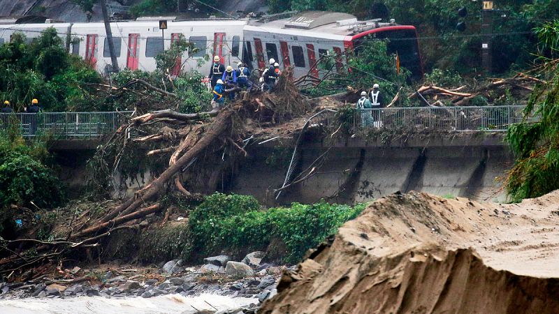 Al menos 44 muertos y 21 desaparecidos por las fuertes lluvias que mantienen a Japón en alerta máxima