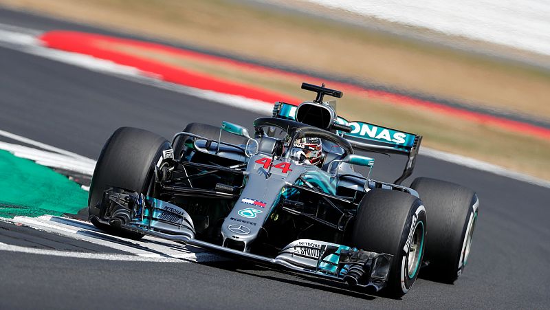 Hamilton logra la 'pole' en Silverstone
