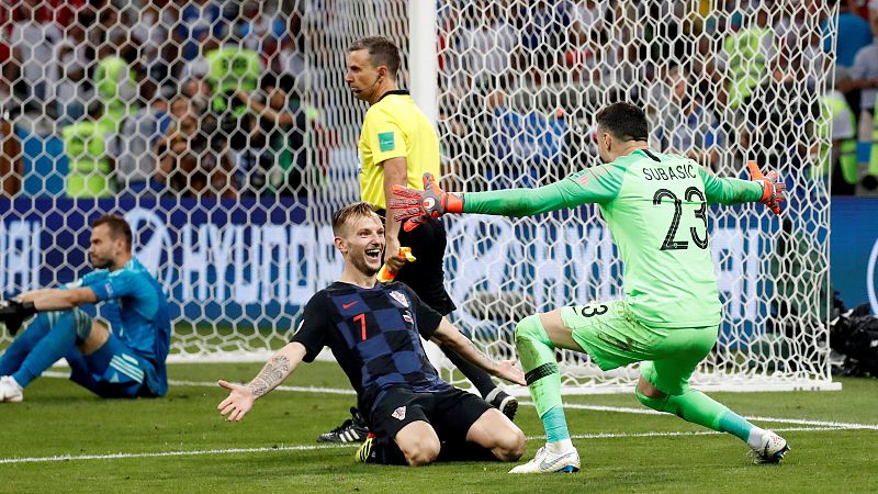 Croacia impone su épica en los penaltis y baja de las nubes a Rusia