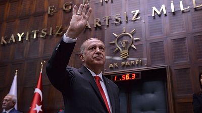 Erdogan despide a 18.000 funcionarios antes de clausurar el estado de emergencia en Turqua