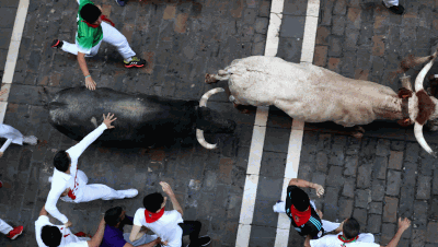 Tercer encierro rpido con huecos entre los toros de Cebada Gago