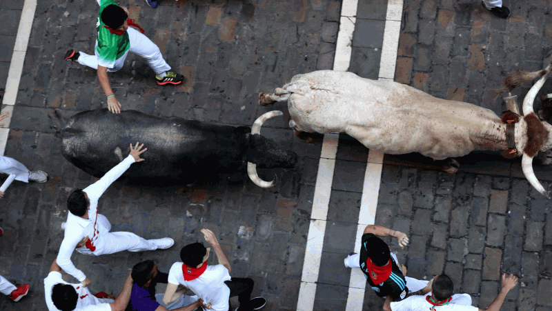 Tercer encierro rápido con huecos entre los toros de Cebada Gago