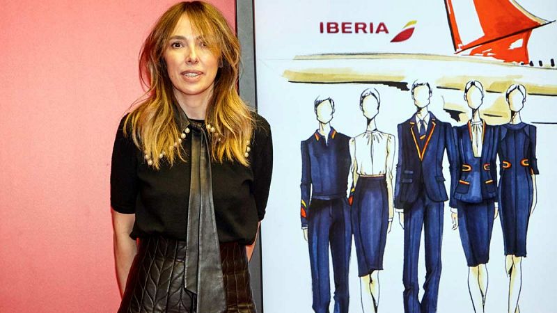 Teresa Helbig, la primera mujer que diseña los uniformes de Iberia