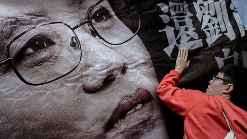La escritora china Liu Xia, viuda del Nobel de la Paz Liu Xiaobo, llega a Alemania tras años de arresto ilegal en su país