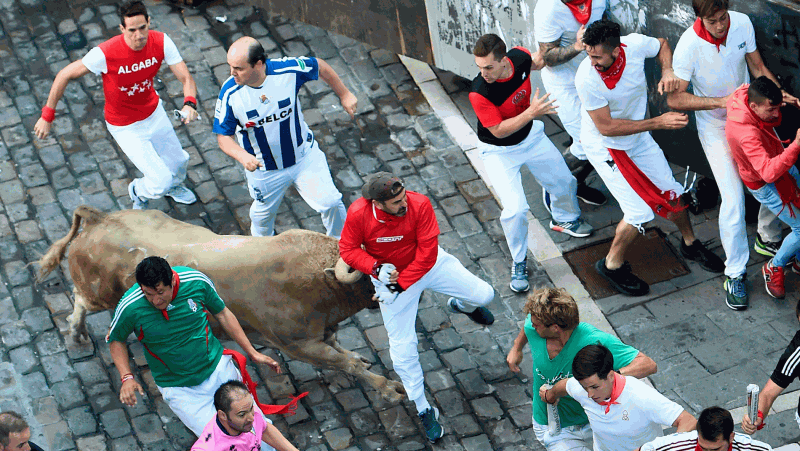 Quinto encierro peligroso con los toros de Núñez del Cuvillo