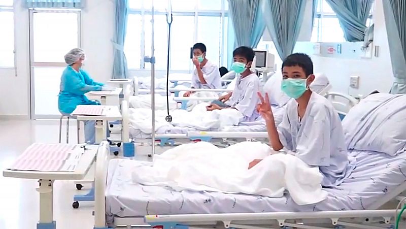 Los trece rescatados de la cueva de Tailandia se recuperan en el hospital de Chiang Rai