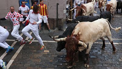 Sexto encierro emocionante con toros de Victoriano del Ro