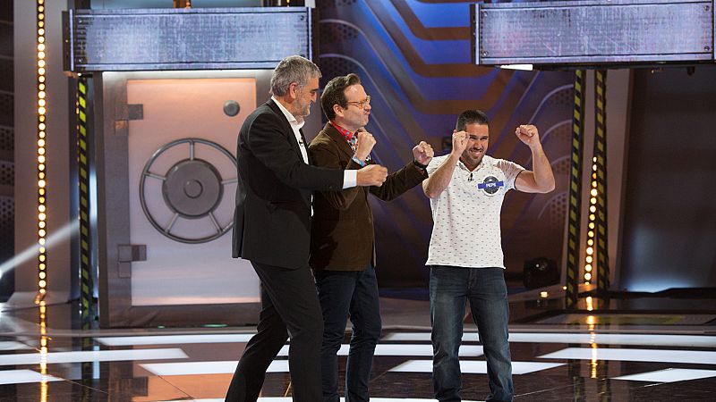 Joaquín Reyes llega a la final con el equipo azul pero no consiguen el bote de 'Crush'