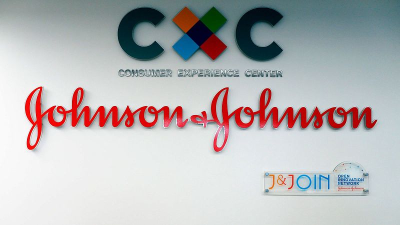 Johnson&Johnson, condenada a pagar 5.000 millones a 22 mujeres que sufrieron cáncer tras usar sus polvos de talco