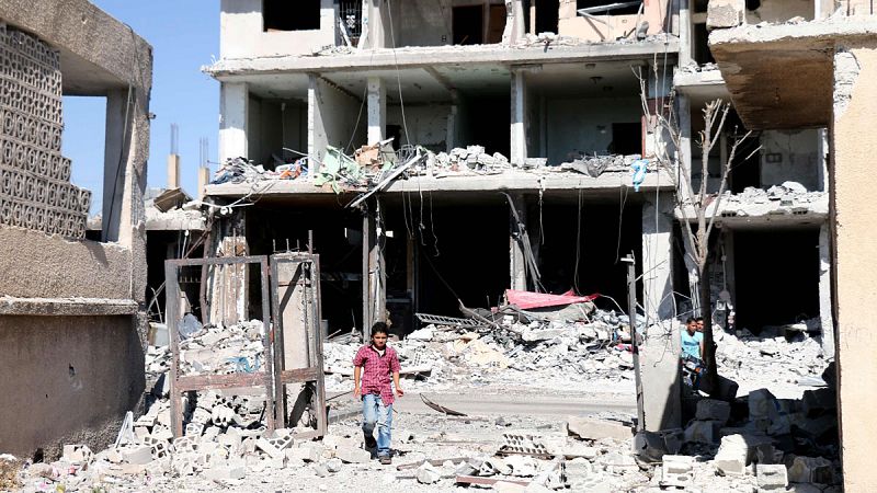 Mueren al menos 54 personas en bombardeos sobre una zona controlada por los yihadistas en Siria