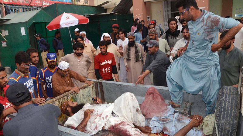 Al menos 128 muertos y 122 heridos en un atentado del EI contra un acto electoral en Pakistán