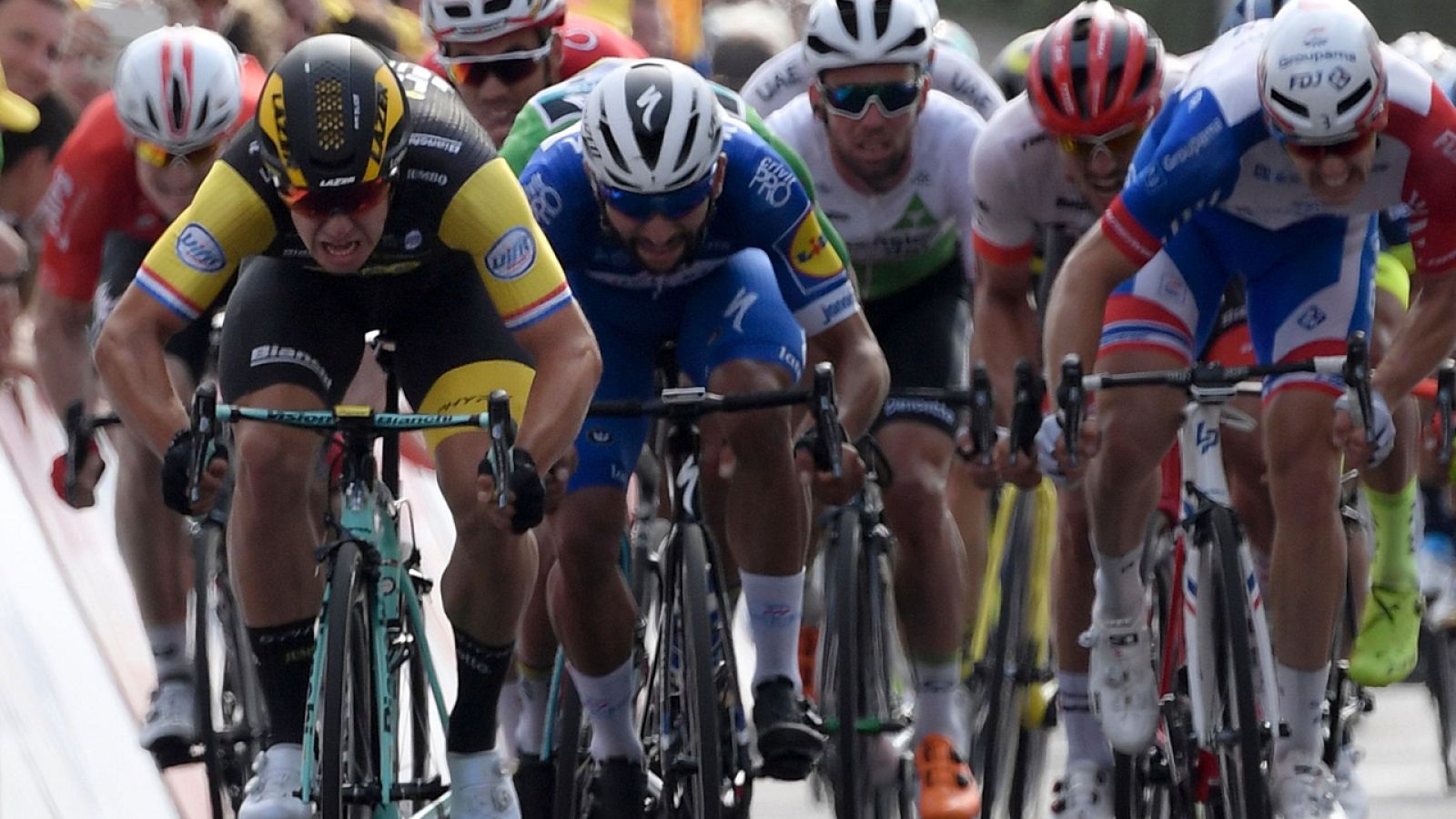 Tour 2018 | Groenewegen supera en el 'sprint' a Gaviria tras la maratoniana séptima etapa | Ver