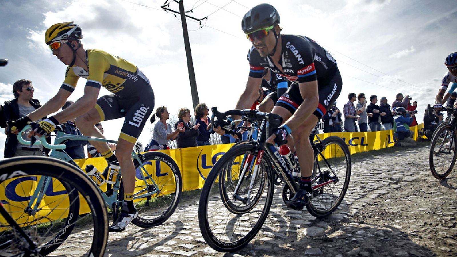 Tour 2018 | El pelotón se prepara para la gran etapa del 'pavé' | Ver