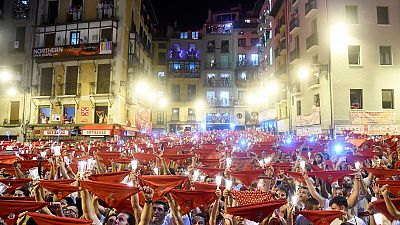 Miles de personas despiden los Sanfermines 2018 entonando el "Pobre de m"