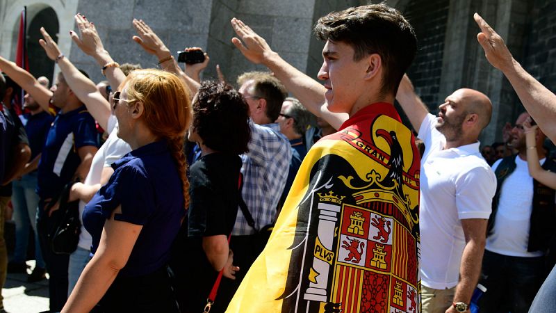 Una protesta en el Valle de los Caídos rechaza la exhumación de Franco