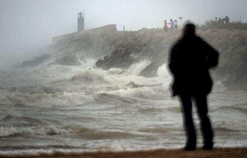 El temporal de lluvia vuelve a inundar las localidades madrileñas de Coslada y San Fernando