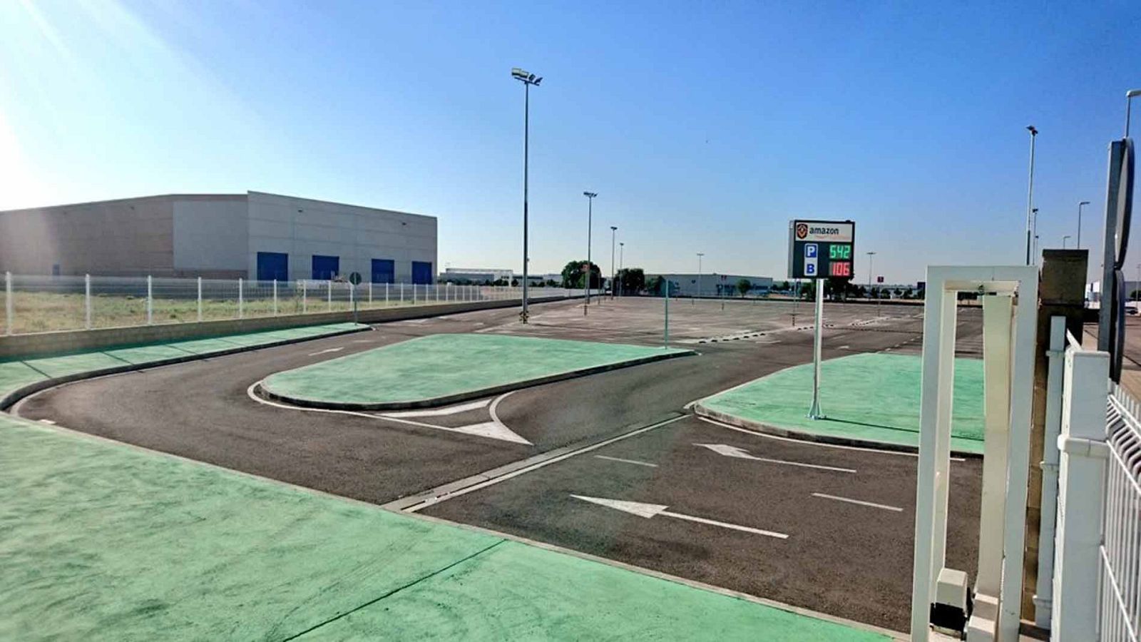 Primer día de huelga en el centro de Amazon en San Fernando en un día clave para las ventas