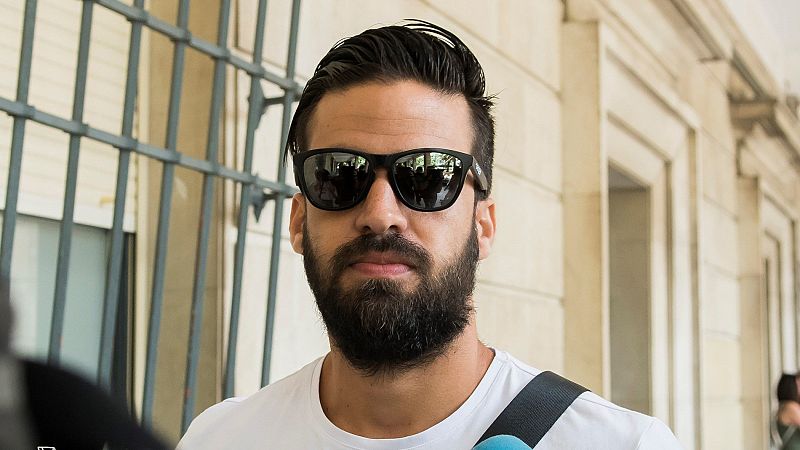 Defensa publica la reincorporación del guardia civil de 'La Manada', pero sin destino