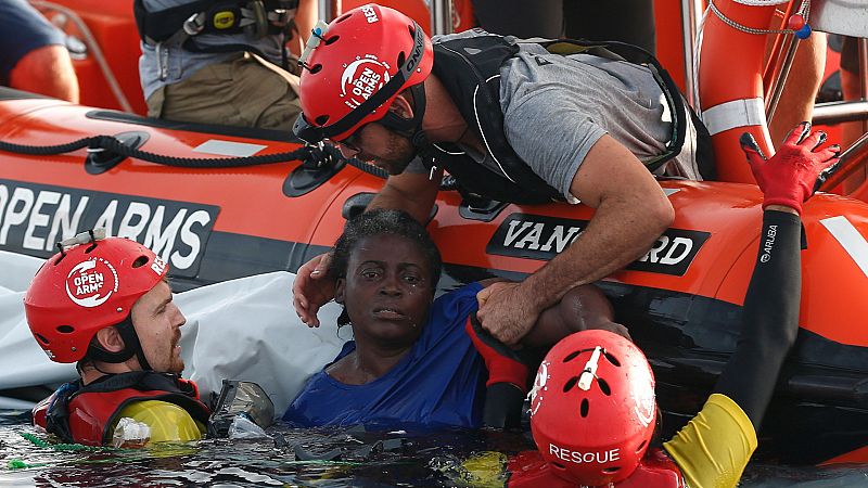 Open Arms denuncia abandono de migrantes en el Mediterráneo y Salvini les prohíbe atracar en Italia