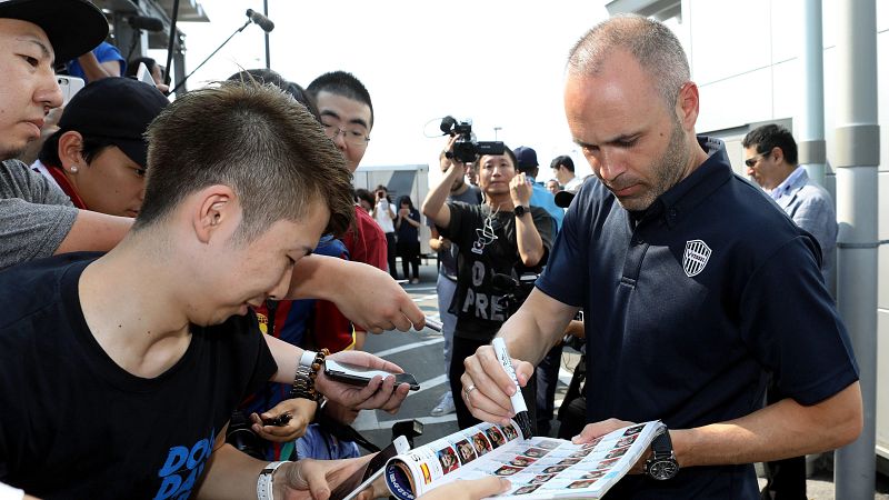 Iniesta llega a Japón para incorporarse al Vissel Kobe