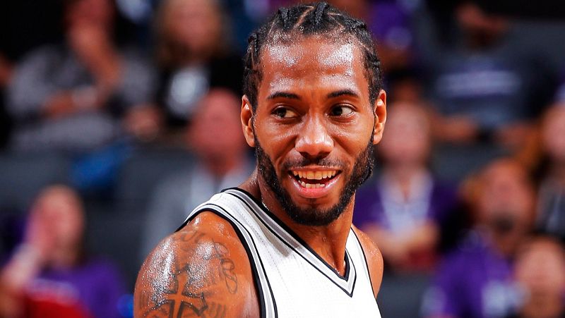 Los Spurs traspasan a Leonard a los Raptors a cambio de DeRozan, Poeltl y una primera selección