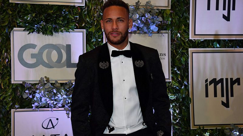 Neymar anuncia que continúa en el París Saint-Germain