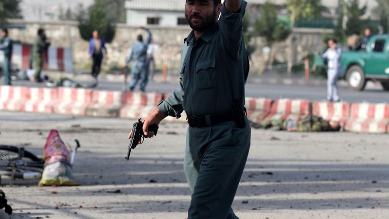 Al menos 15 muertos en un atentado tras llegar del exilio el vicepresidente afgano