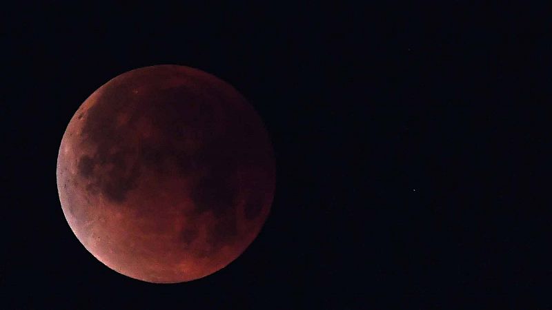 El eclipse de Luna más largo del siglo XXI se podrá ver este viernes
