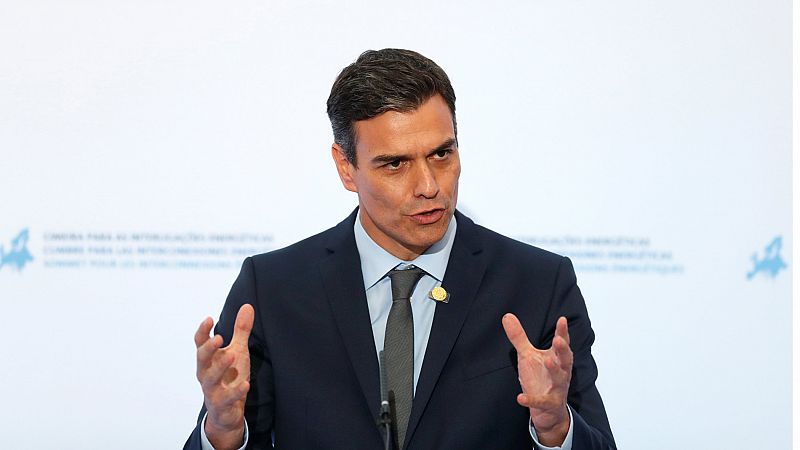 Sánchez acusa a la oposición de intentar desgastarle "golpeando" a los ciudadanos
