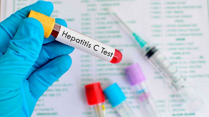 Los nuevos tratamientos contra la hepatitis C se extienden mientras los afectados critican su alto coste